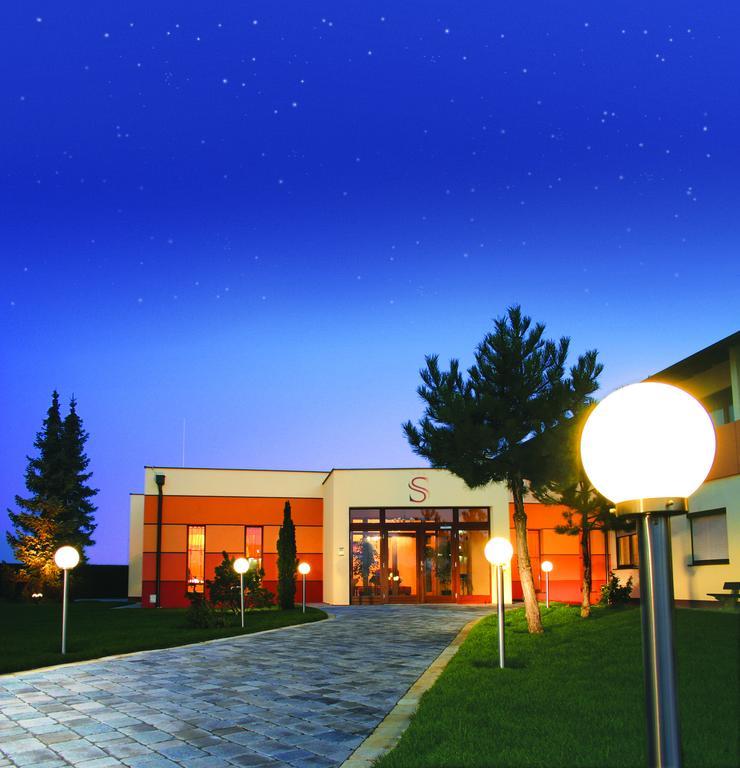 Hotel Garni Steinfeld Vídeňské Nové Město Exteriér fotografie