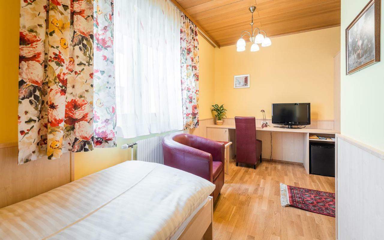 Hotel Garni Steinfeld Vídeňské Nové Město Exteriér fotografie