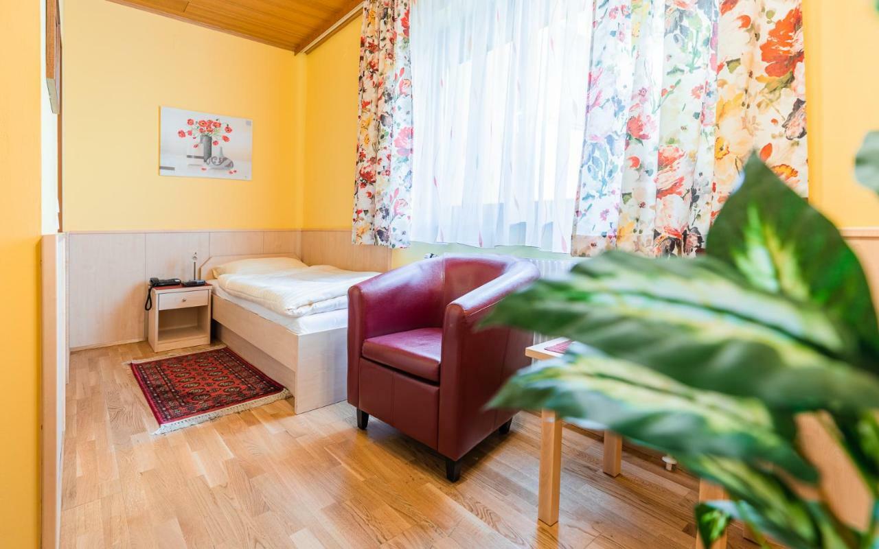 Hotel Garni Steinfeld Vídeňské Nové Město Exteriér fotografie