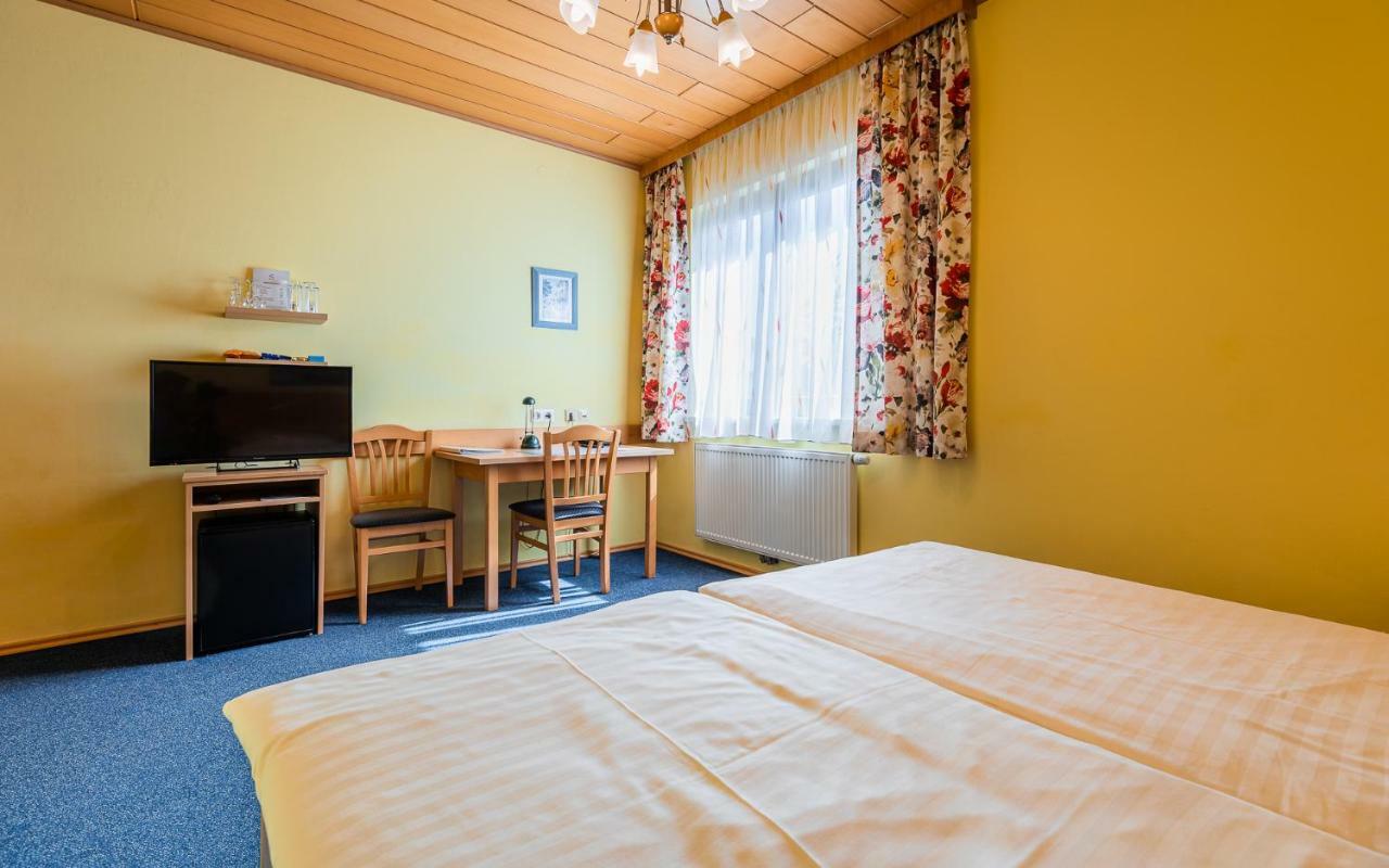 Hotel Garni Steinfeld Vídeňské Nové Město Exteriér fotografie