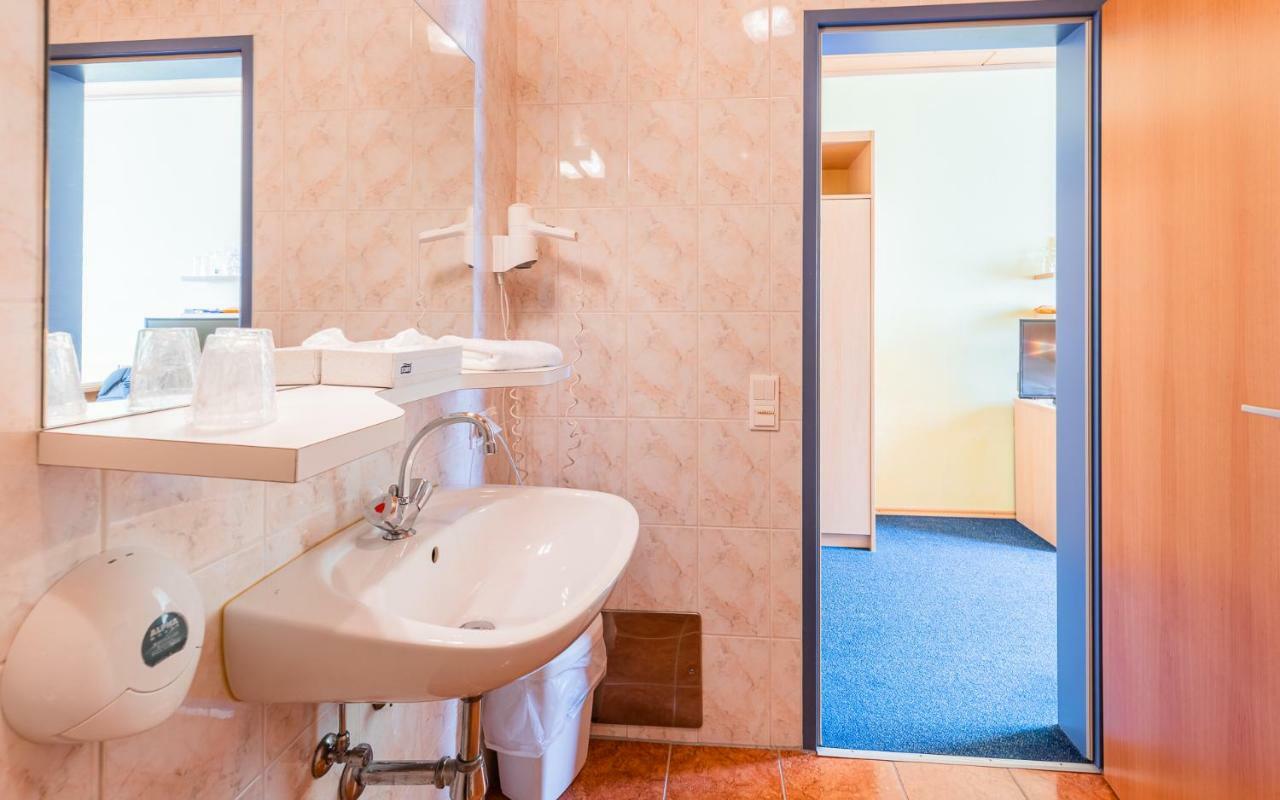 Hotel Garni Steinfeld Vídeňské Nové Město Exteriér fotografie