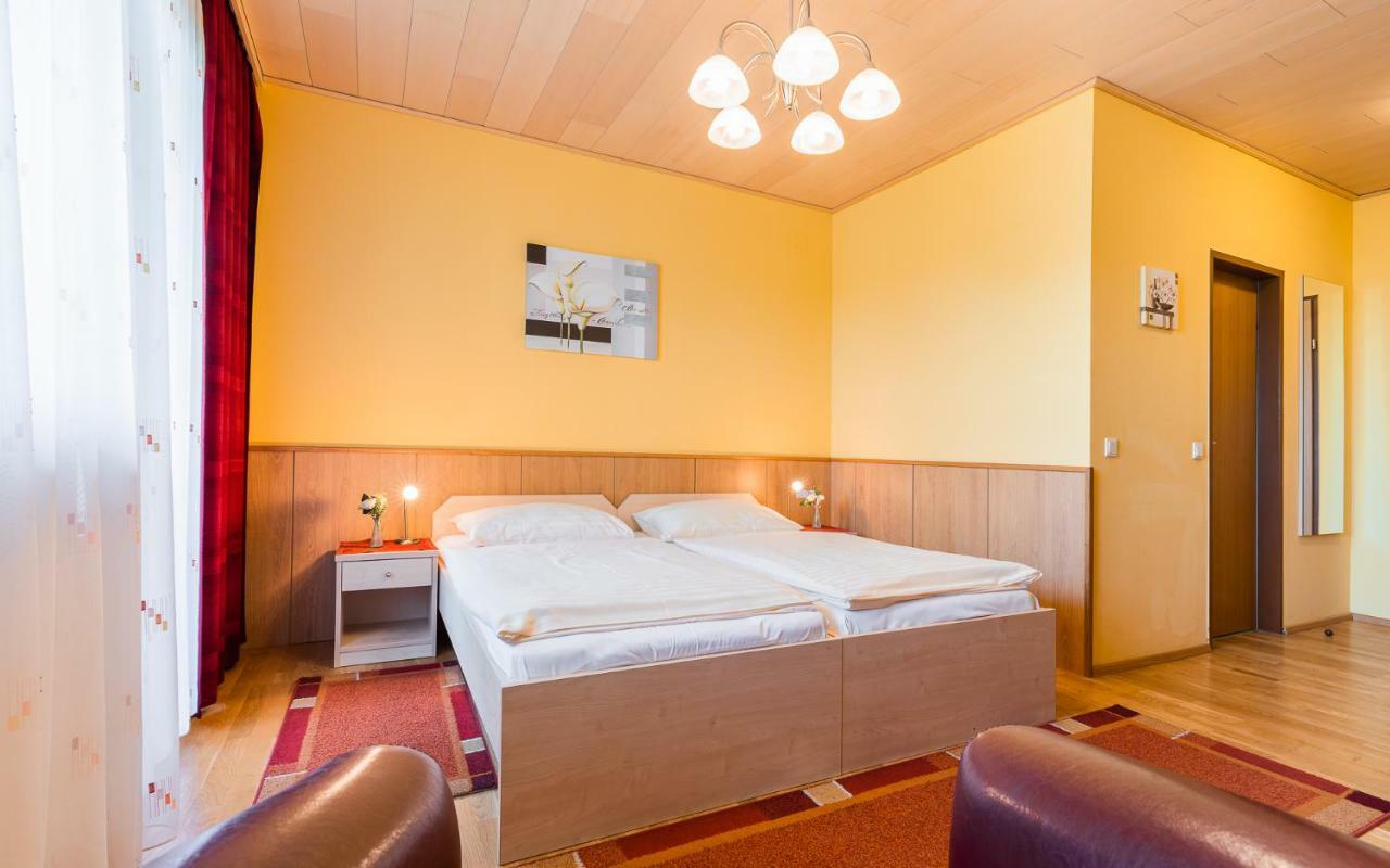 Hotel Garni Steinfeld Vídeňské Nové Město Exteriér fotografie